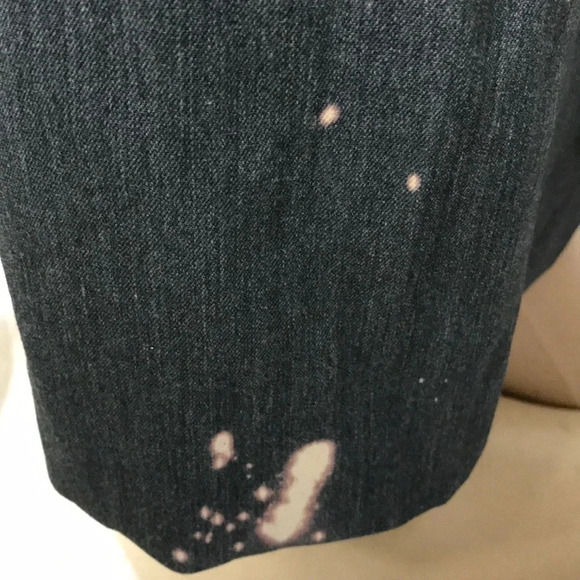 A new day dress pants grey size 6 new with tags has spots on leg - Picture 4 of 5